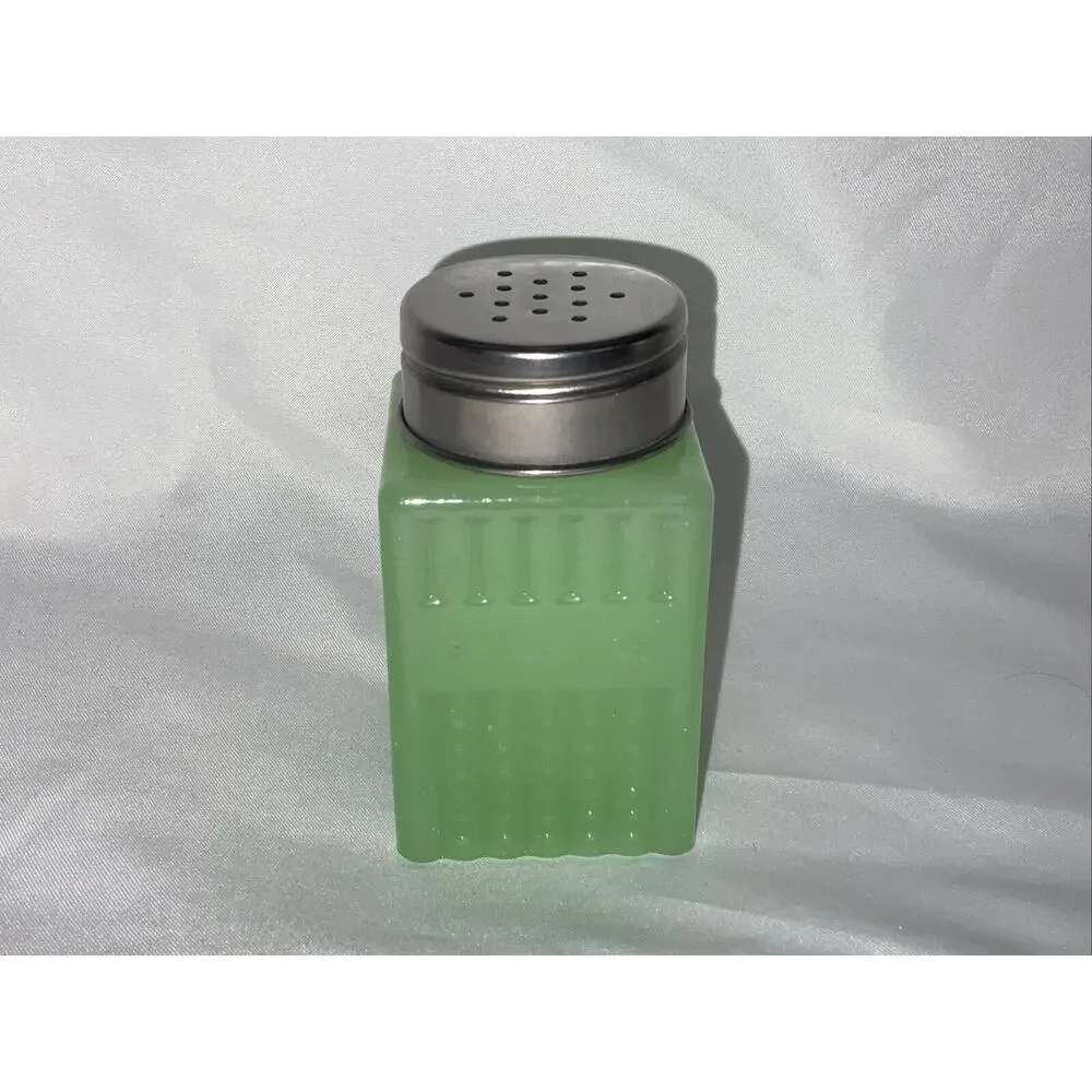 NEW TTABLECRAFT PRODUCTS JADEITE WARE GREEN RETRO SALT PEPPER SPICE SHAKER